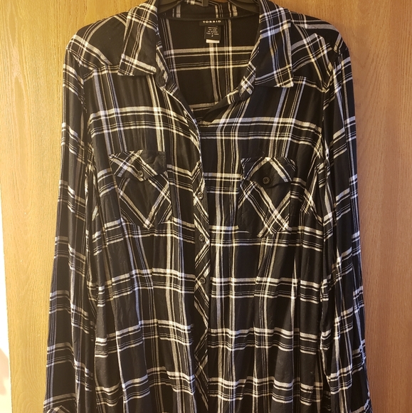torrid Tops - Torrid white and black button down